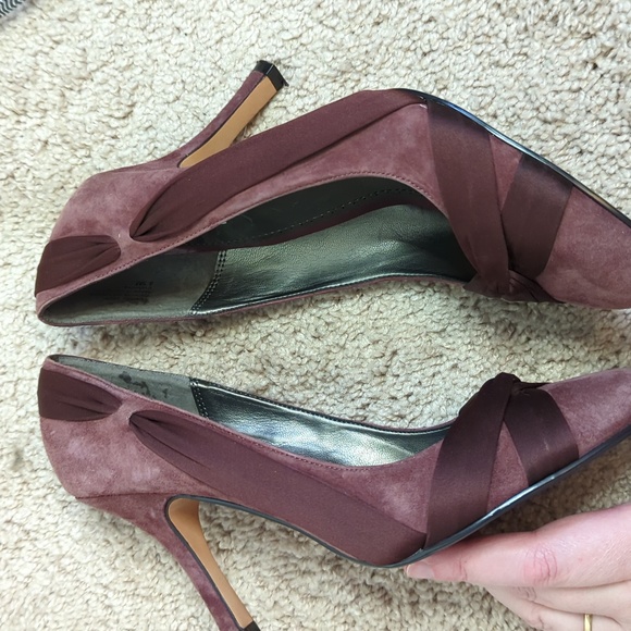 Alfani sz8.5 purply/ mauve suede pumps with ribbon detail - Picture 3 of 8